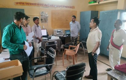 Chandauli crime news in one click dead body found hanging smuggler arrested with one kg opium