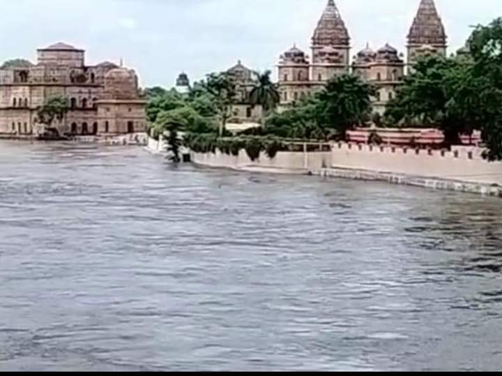 Heavy Rain in MP: Heavy rain becomes a problem in MP, floods in many villages, many roads closed, alert issued