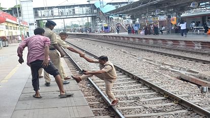 Passengers losing their lives crossing railway tracks