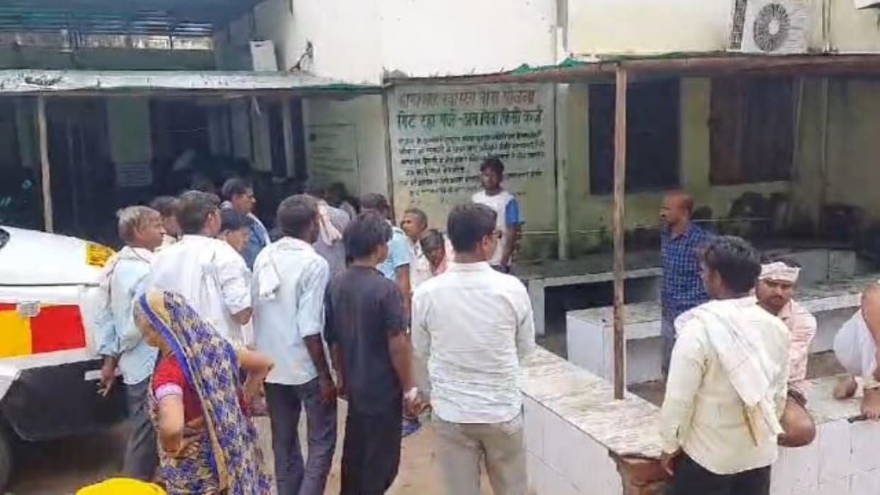 Karauli: 2 bike riders died in road accident, family members demanded financial assistance and government job