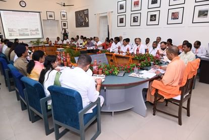 CM Yogi: Will review 13 departments in Gonda today, flood control will be the main issue, 27 public representa