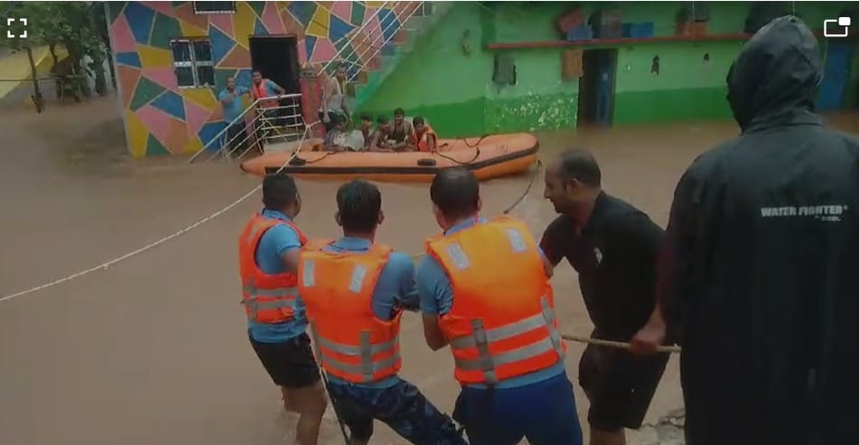 SDRF टीम ने चलाया रेस्क्यू ऑपरेशन