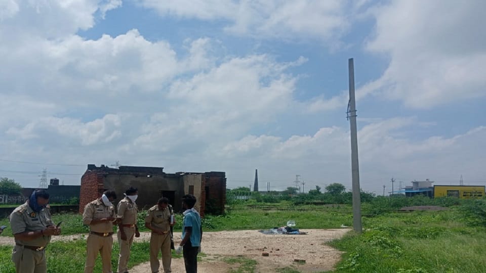 After killing the youth of Etah, his body was thrown in the ruins.