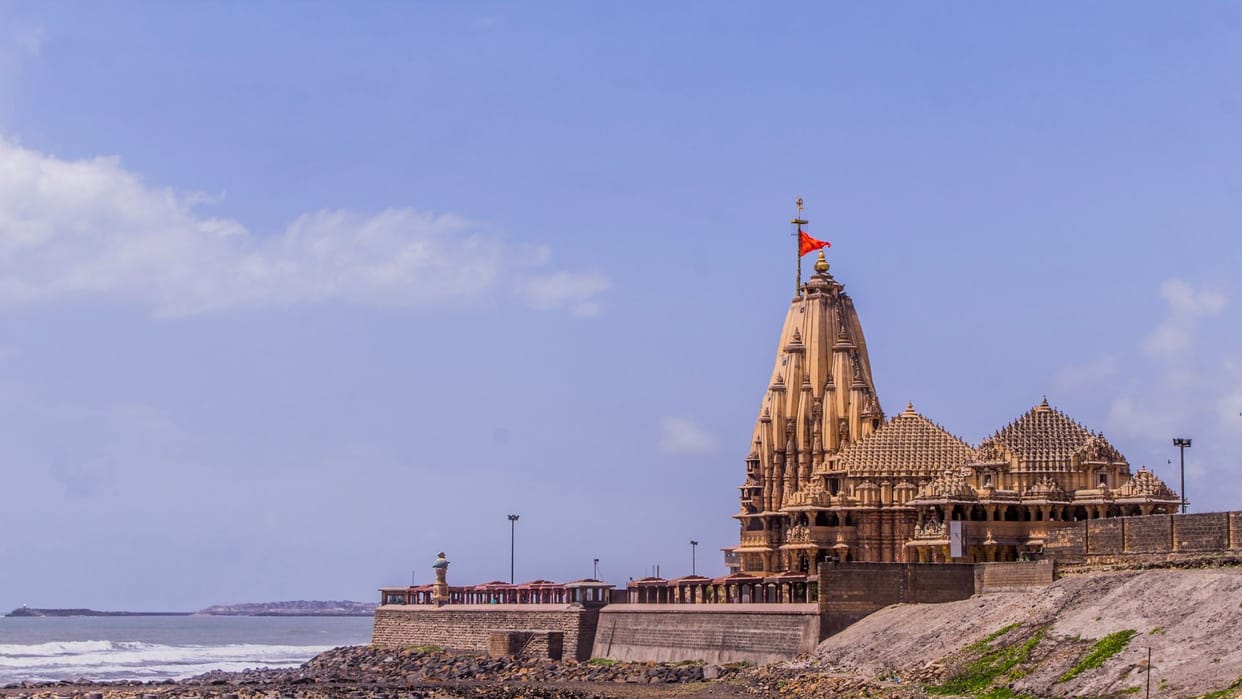 Mahashivratri 2025 Planning To Visit Lord Shiva Temple Follow travel guide Famous Jyotirlinga yatra Travel Tip