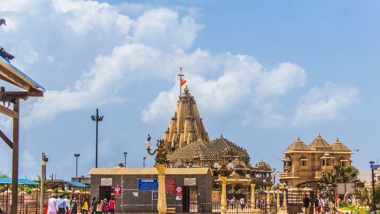 hindu temple peak red kesariya flag importance in hindi