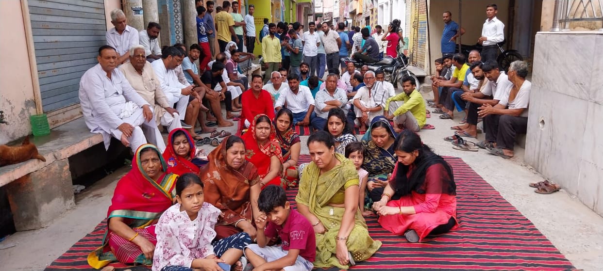 Girl student Kidnapped in Baghpat: villagers closed the market and started a sit-in