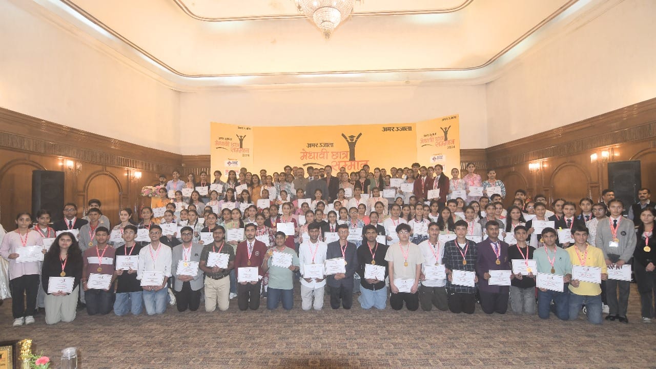 The faces of the talented students lit up after receiving the Amar Ujala Medhavi Samman 2024 from CM Sukhu