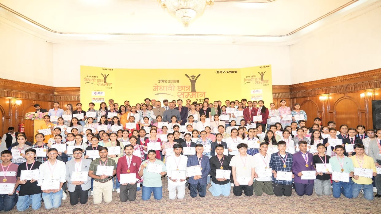 The faces of the talented students lit up after receiving the Amar Ujala Medhavi Samman 2024 from CM Sukhu