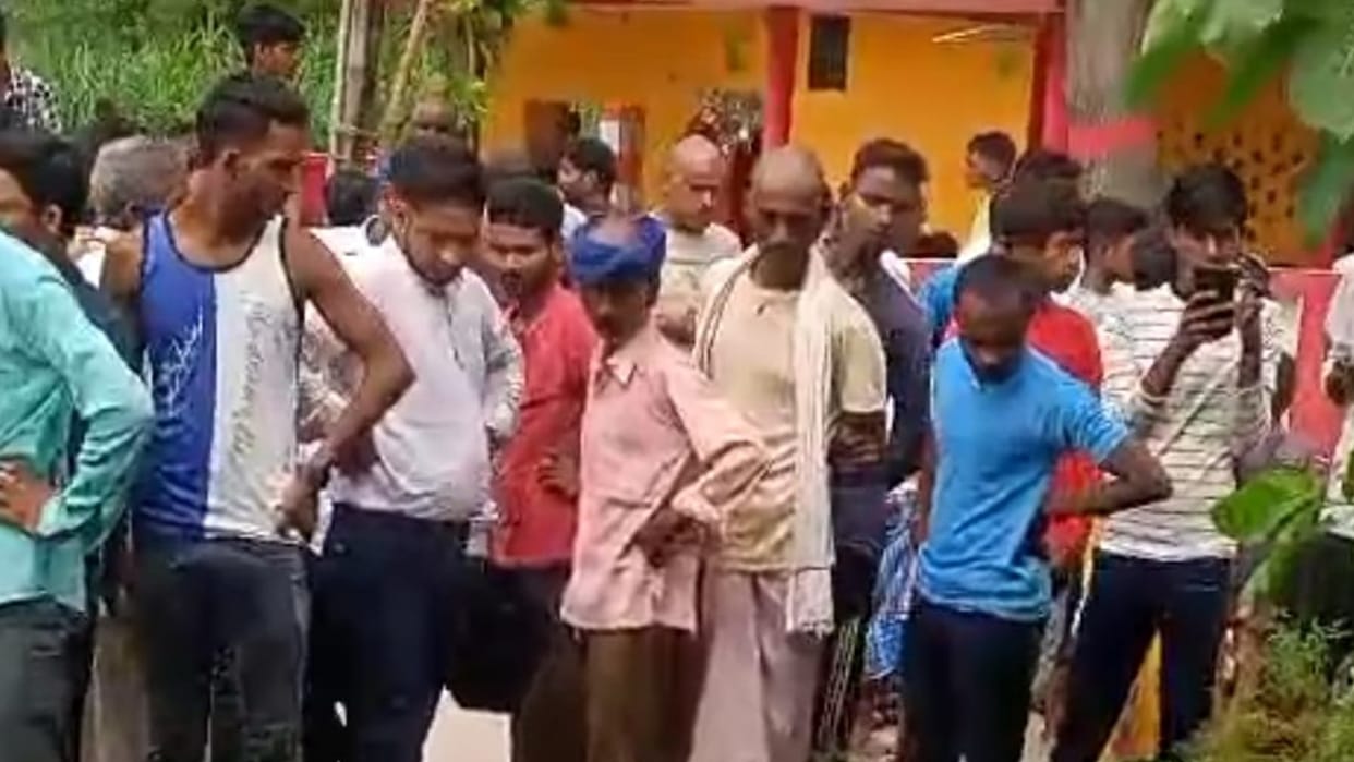 Bahraich: Villagers beat a thief till death in a village in bahraich.