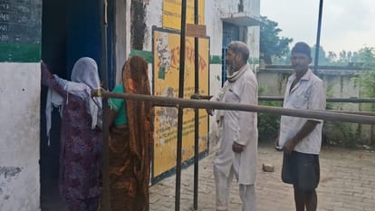 Panchayat by election in Moradabad: Voting for BDC and Pradhan posts, security tightened Kundarki and Bilari