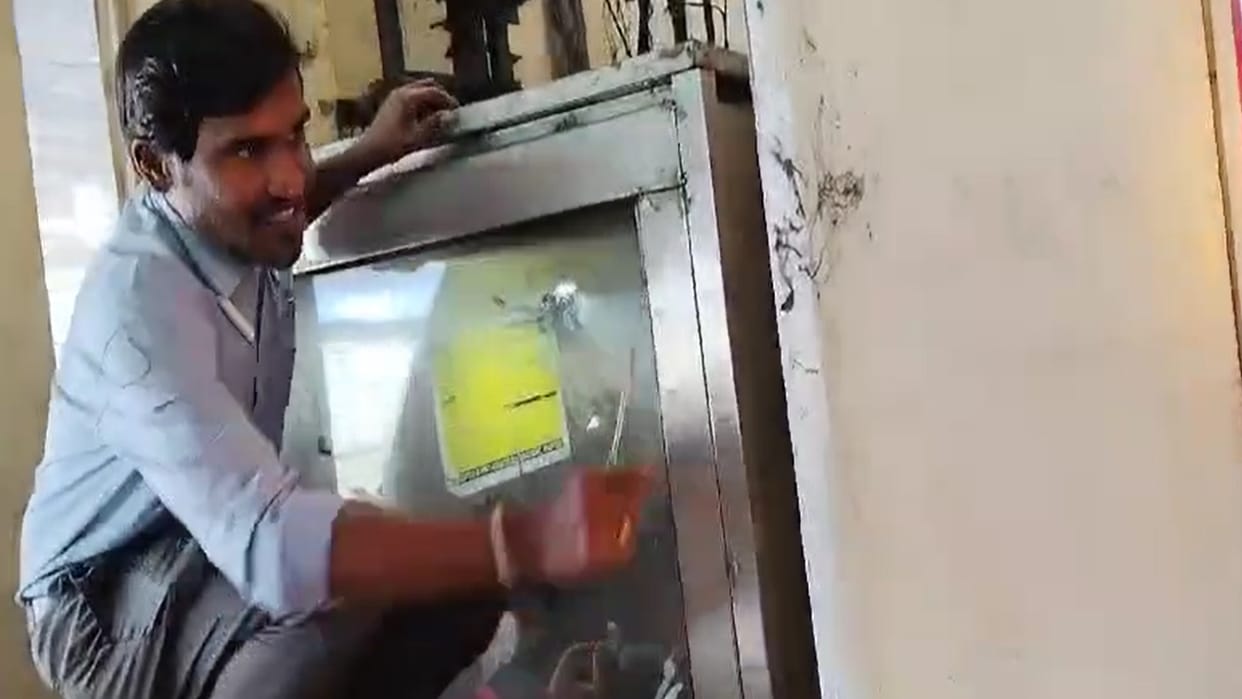 Raipur news: Passengers trapped in Raipur railway station lift, four people rescued
