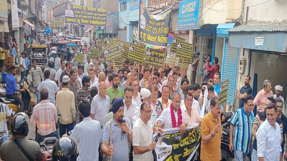 Traders angry over increase in GST on shoes took out a foot march to the Collectorate