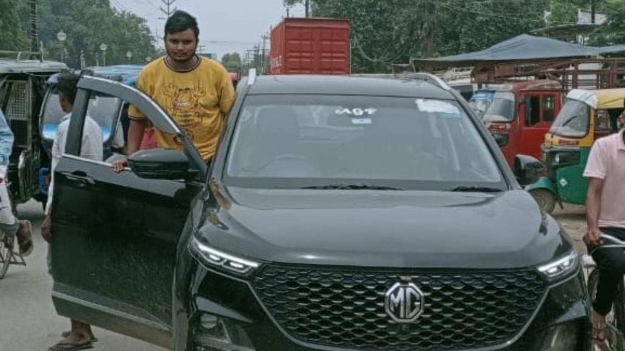Amar Ujala Impact 17 thousand rupees fine imposed on youth who did stunts car confiscated