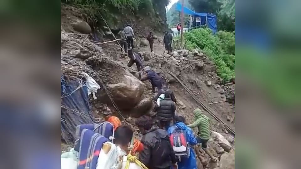 Kedarnath Disaster Surendra and Satpal saved lives of more than 800 passengers by rescued them
