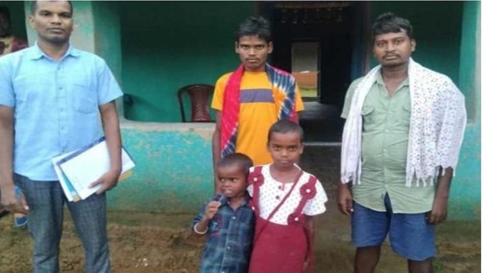 Innocent brother and sister who went out in search of their mother got stuck in strong current of  river in su