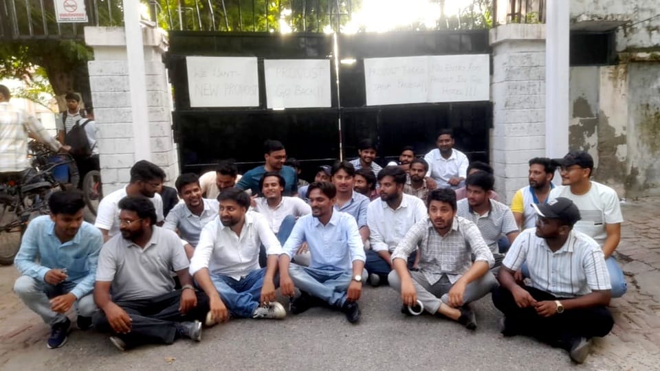 Slogans raised for provost to go back in AMU