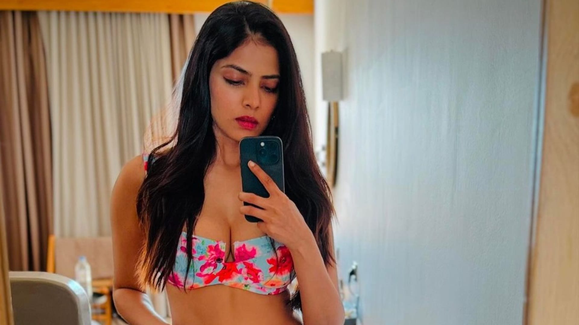Yudhra Actress Malavika Mohanan Profile Know Unknown Facts about Actress love life and Career Struggles