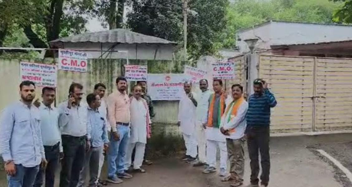 The councillor reached Bhopal by bike braving the weather Bhopal News
