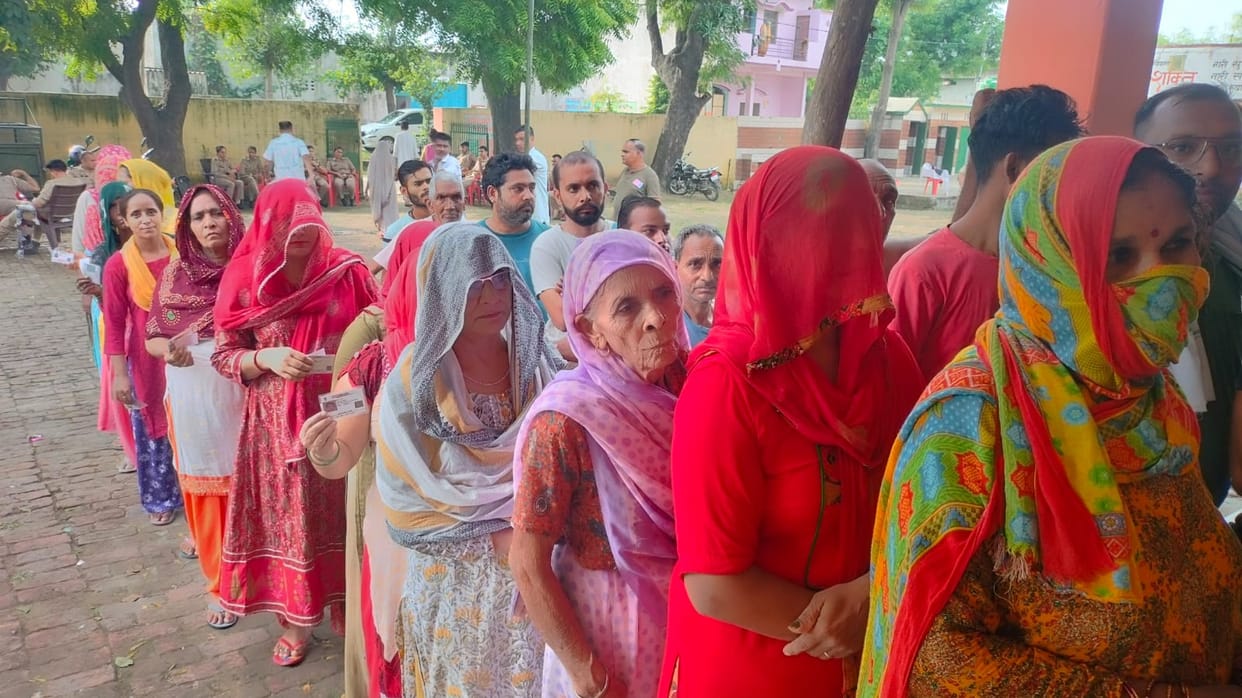 West UP News Live: Voting for panchayat elections today, long queues at polling centres