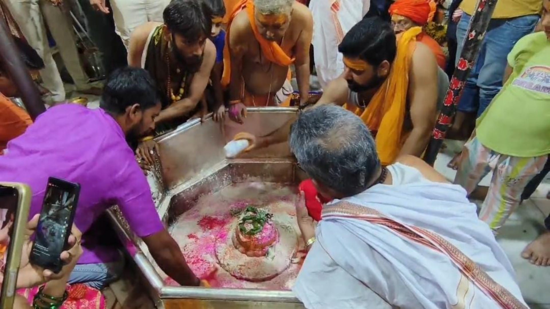 Muzaffarpur: Devotees were overwhelmed after seeing grand decoration and Maha Aarti of Baba Garibnath