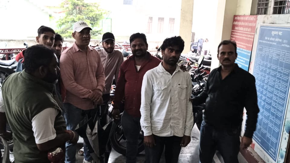 Nainital News Youth caught with fake notes who came from Muzaffarnagar Dubai currency was also found