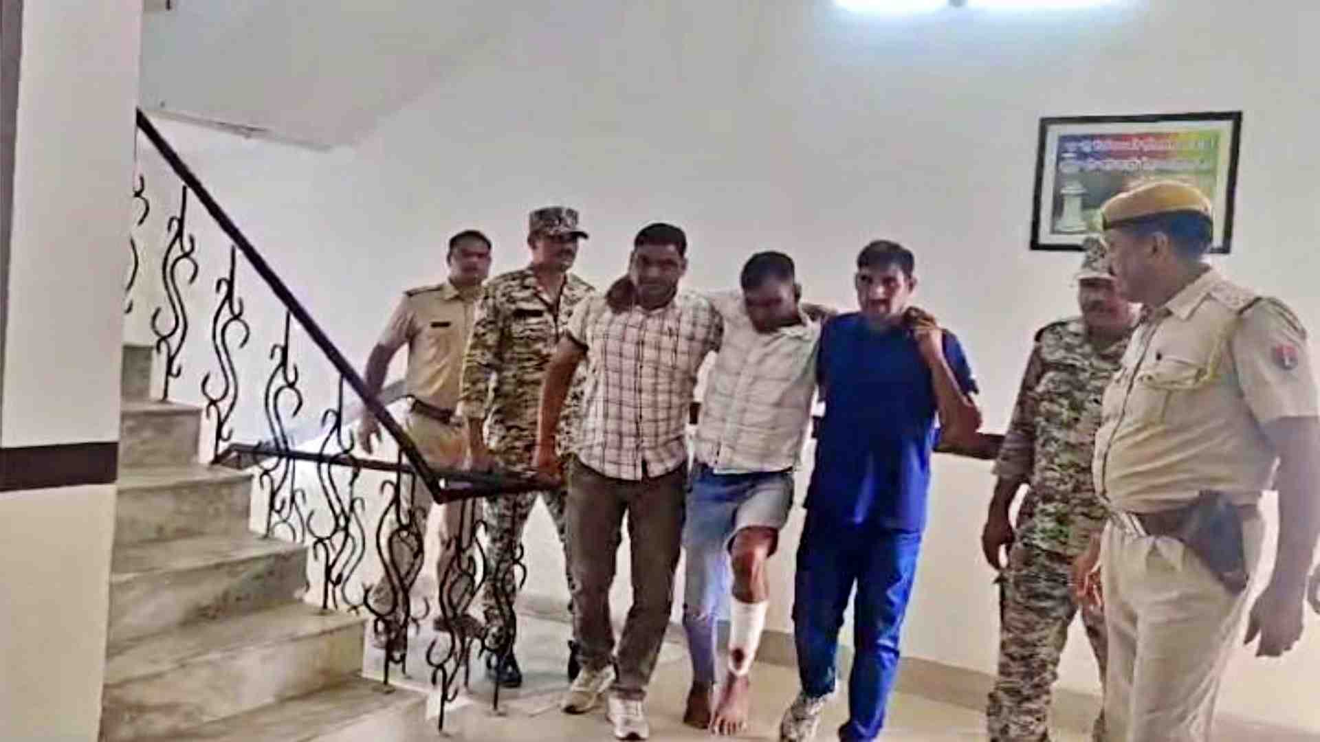 पुलिस की गिरफ्त में आरोपी।