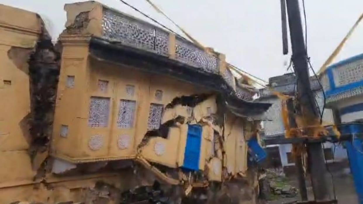 Ajmer: Years old mansion collapsed due to torrential rains, orange alert from meteorological department