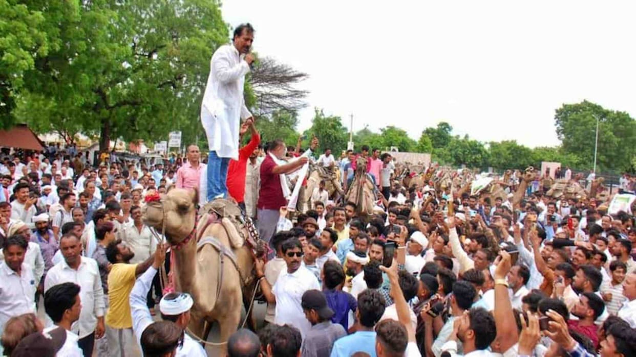Jhunjhunu News: Rajendra Gudha took out a public outrage rally to save the houses of the poor