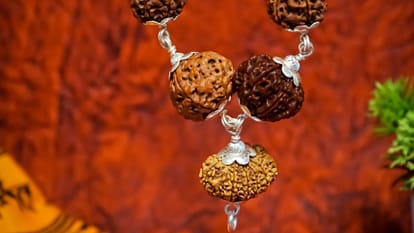 Rudraksha Wearing Rules How to Wear Rudraksha According to Astrology