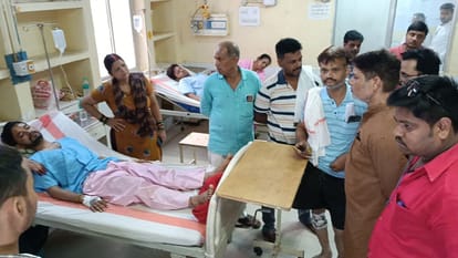 Big Accident in varanasi Daughter searching her injured mother she treated another hospital