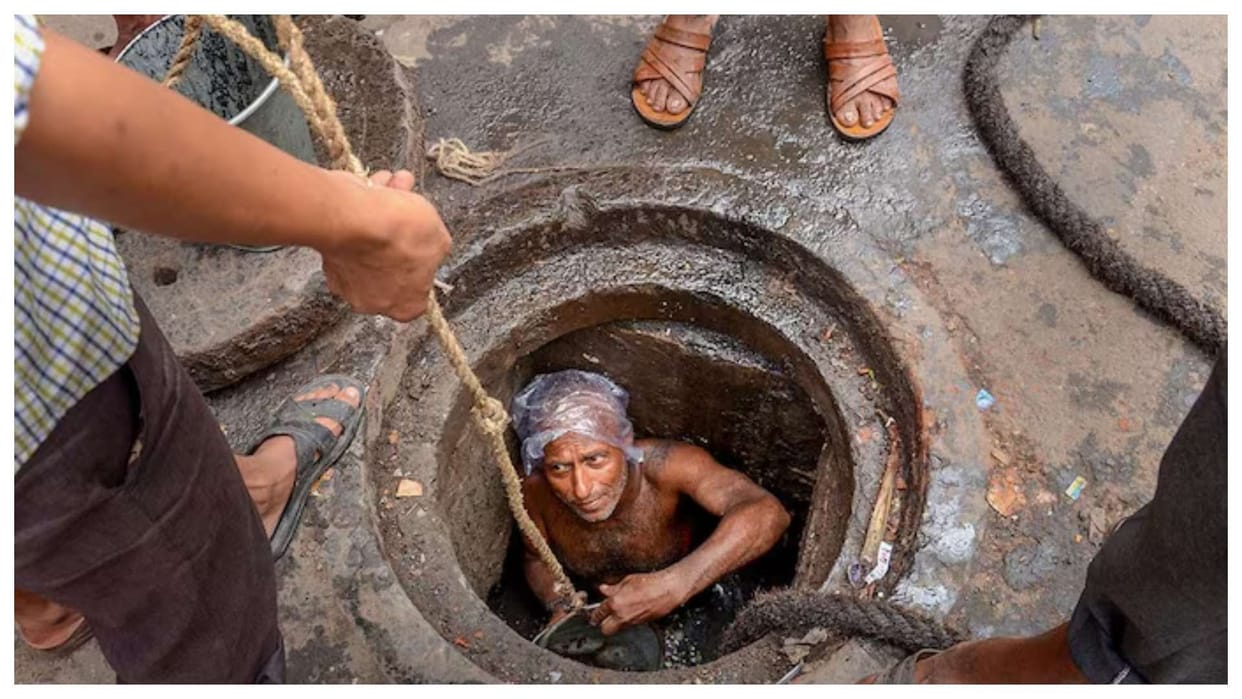 government said in parliament 453 died while cleaning sewers in india since 2014