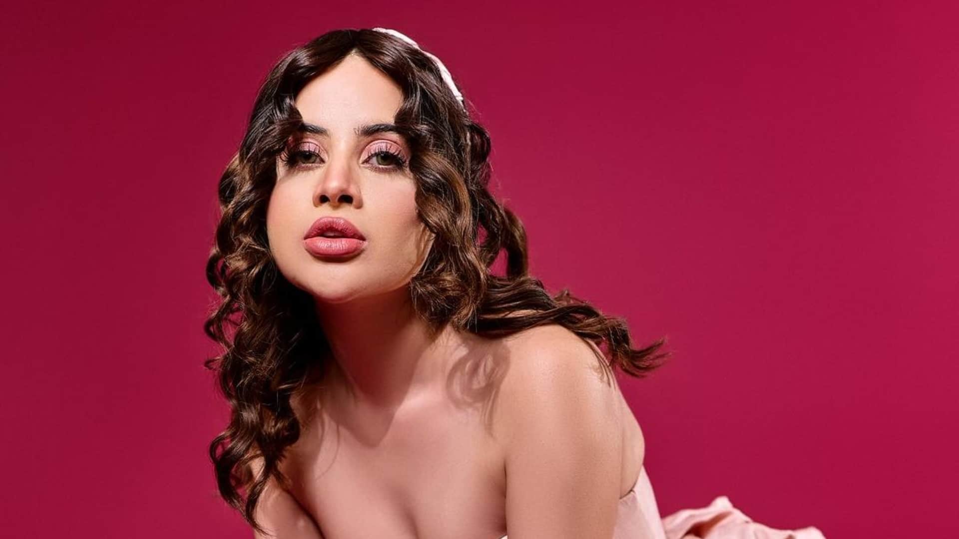 Urfi aka Uorfi Javed Reacts on Samay Raina Show and Being Abused By Contestant she shares a reply with fans