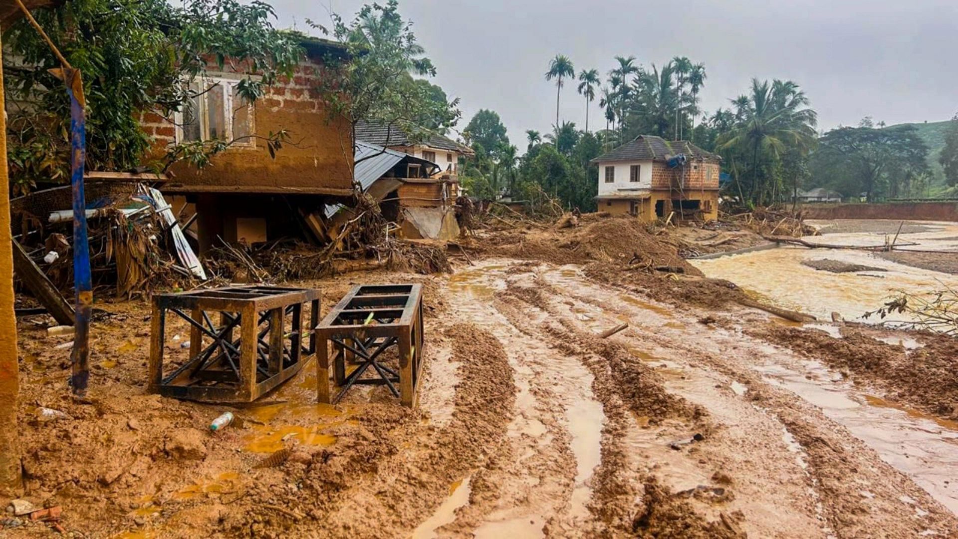 Kerala Wayanad Landslides News Updates, Heavy Machine Operators Also ...