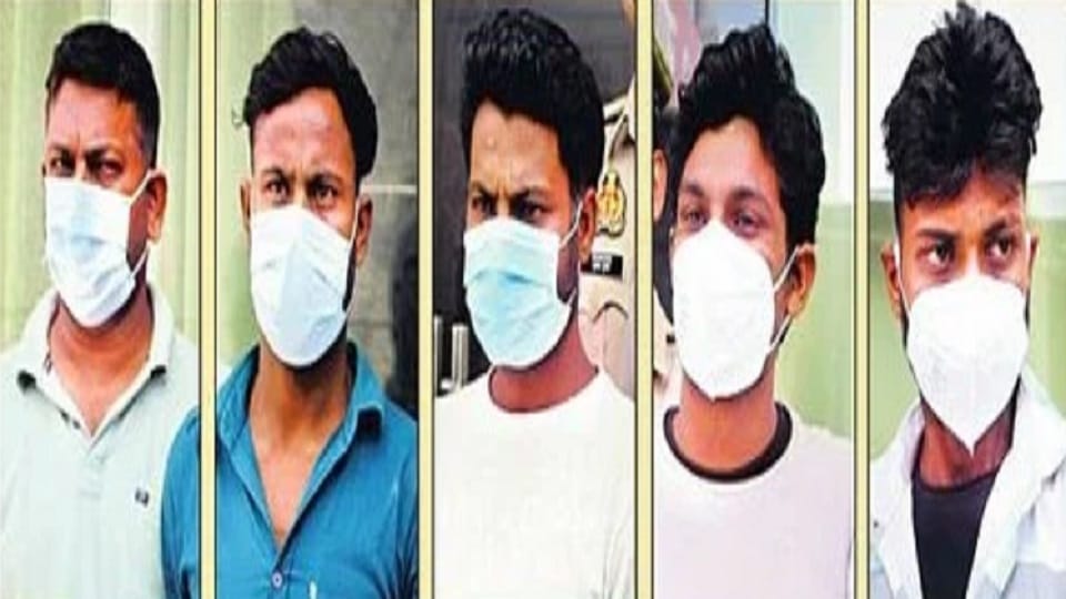 Five miscreants caught who cheated on the pretext of exorcising ghosts