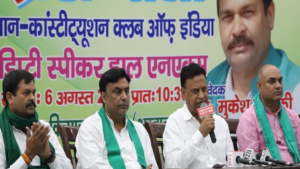 Delhi: Farmers open front against rising prices of pesticides