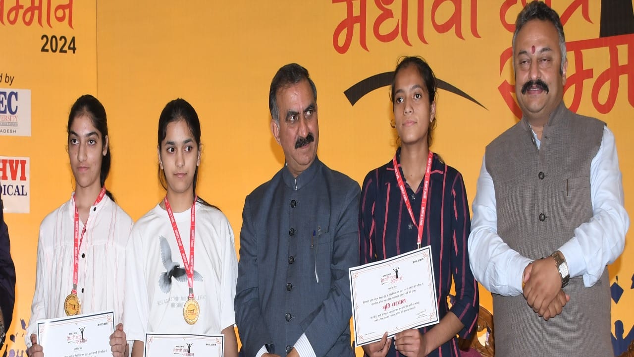 Amar Ujala Medhavi chhatra Samman Samaroh shimla students PHOTOS, pics