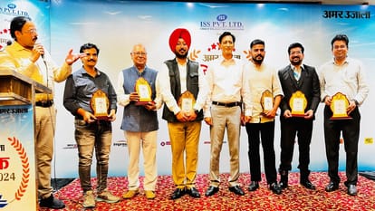Kumaon Commissioner Deepak Rawat honored teachers in rudrapur