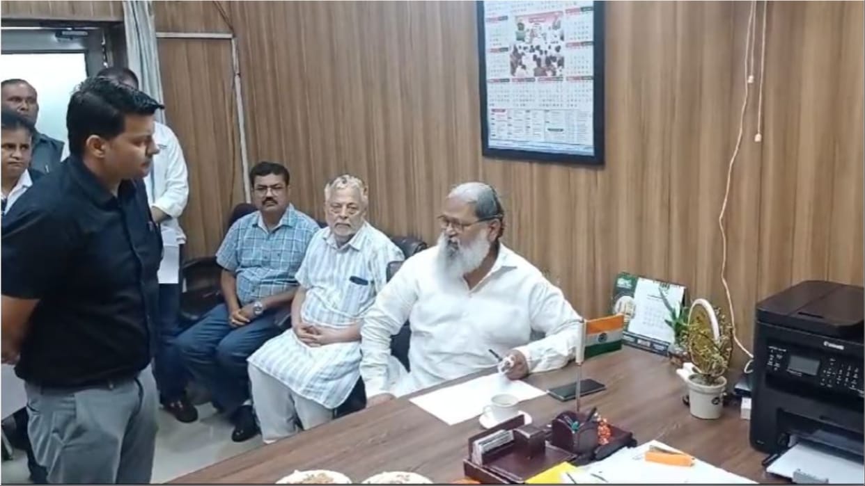 Haryana: Former minister Vij reprimanded the officials in Ambala