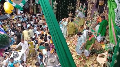 Mathura city filled with joy On Hariyali Teej crowd of devotees gathered to see Banke Bihari