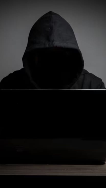 Be alert, fraudsters sitting in Assam and Jharkhand are committing fraud with Gorakhpur people