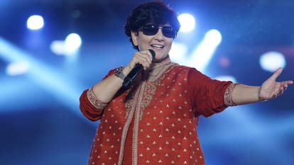 Falguni Pathak Mumbai Garba program in news tickets price go up 2 lakh rupees per head