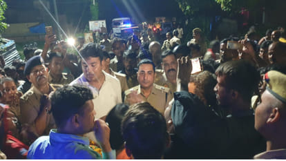 In Gorakhpur, Protest for 3 hours keeping dead body on road, Family agreed in evening,again blocked in morning
