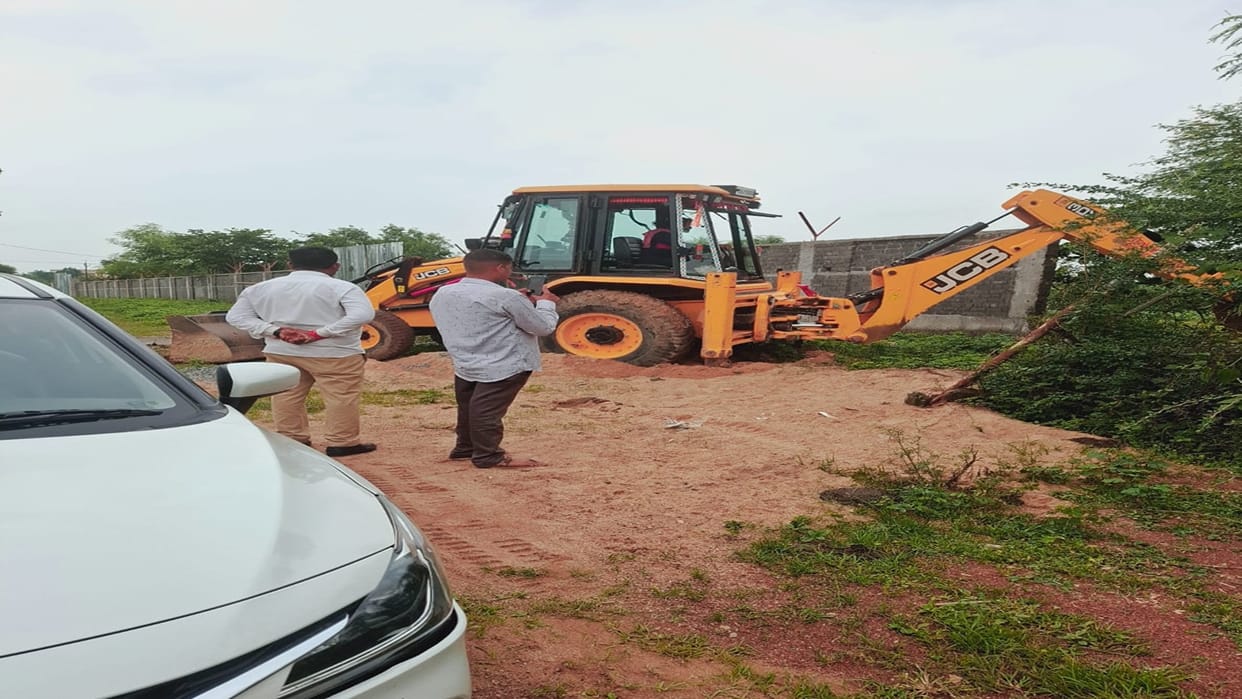 District administration took major action against illegal occupation in Raipur