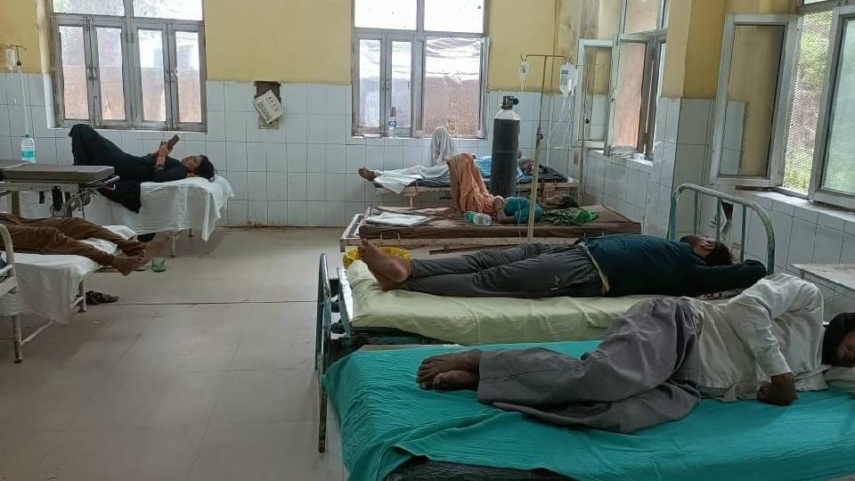 Urea mixed with sugar in tea, health of three deteriorated