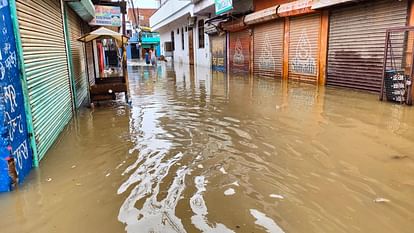 Prayagraj Flood: Ganga-Yamuna in spate in Prayagraj, water entered many villages, forces engaged in relief and