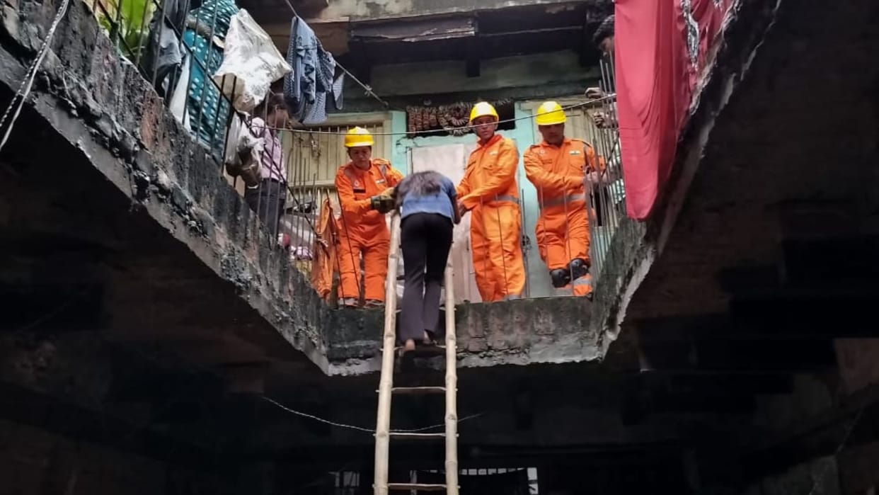 house collapse of staircase many people rescued by police and ndrf team