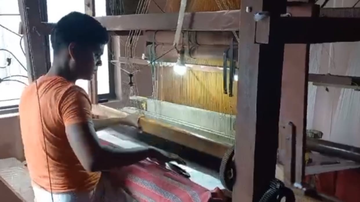 National Handloom Day Mubarakpur industry not remained untouched by ravages of time