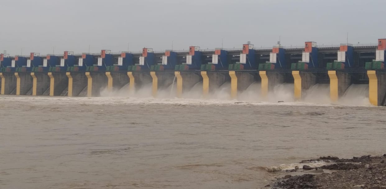 MP News: 12 gates of Indira Sagar Dam and 9 gates of Omkareshwar Dam opened, alert in MP-Maharashtra-Gujarat