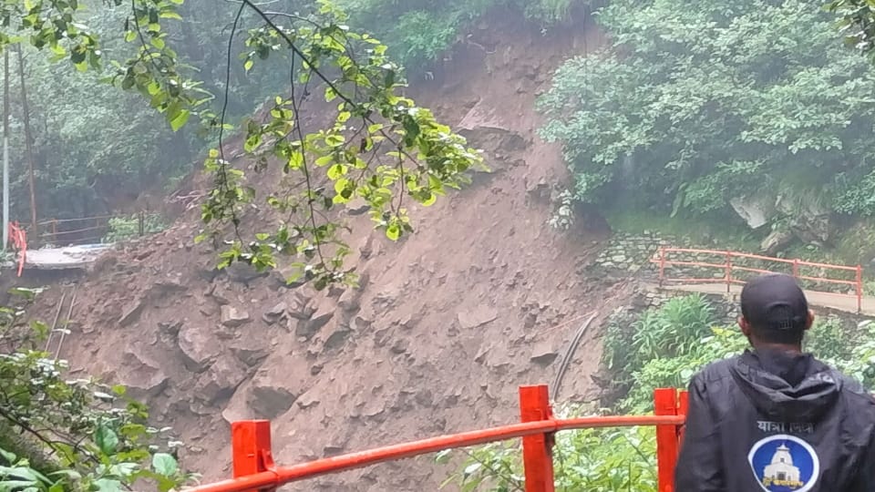 Kedarnath Disaster Rescue 305 people evacuated from Gaurikund today three bridges swept away