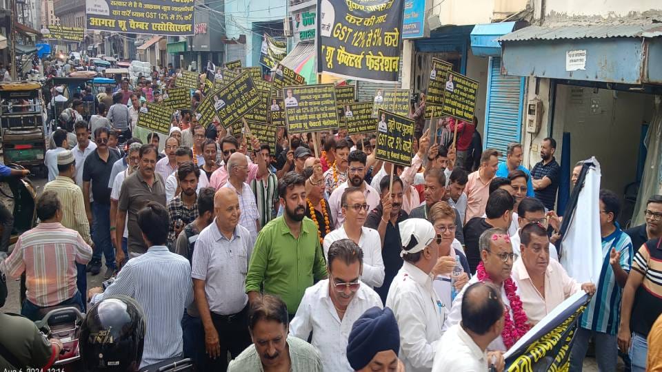 BIS requirement is threatening 1.5 crore jobs including 44 lakh workers in agra